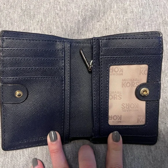 Michael Kors Blue Floral Women's bifold wallet - Picture 2 of 4